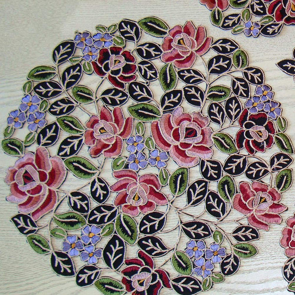 2 Pcs Floral Hollow Out Embroidery Place Mats Heat Resistant Washable Round Coasters